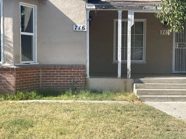 Building Photo - 712 W Hammond Ave