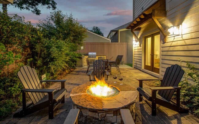 Building Photo - 2323 Woodhead St