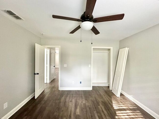 Building Photo - Available Now! Recently Remodeled 2 Bedroo...