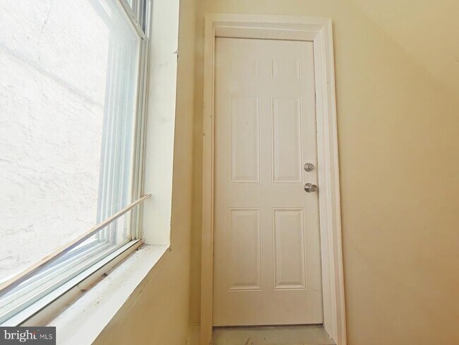 Building Photo - 606 S 16th St