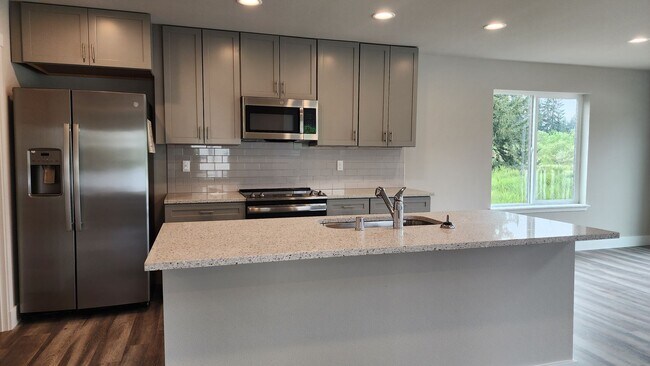 Building Photo - 3 Bedroom, 2.5 Bathroom + DEN in Yelm Cree...