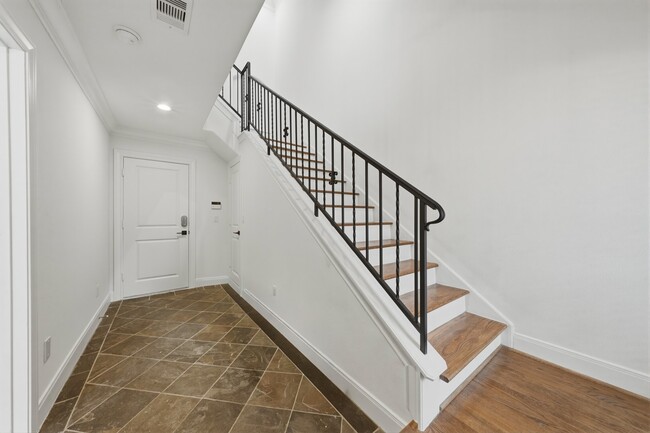 Building Photo - 6130 Hamman St