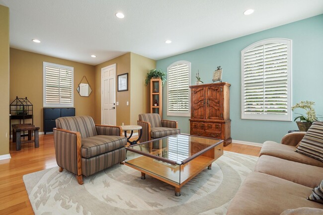 Building Photo - 43 Topanga
