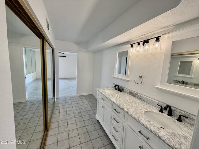 Building Photo - 4548 E Shomi St