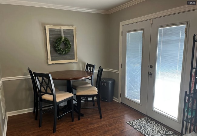 Building Photo - "Charming 2-Bedroom Retreat in Franklin with 1.5 Baths and Cozy 1244 Sq Ft Layout!"