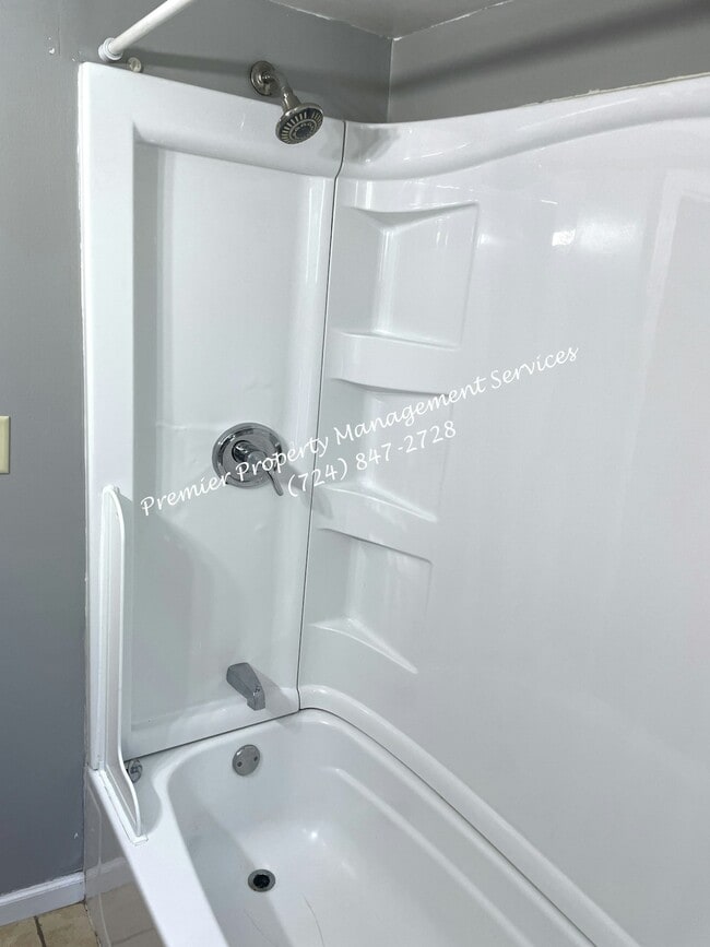 Building Photo - 916 3rd Ave