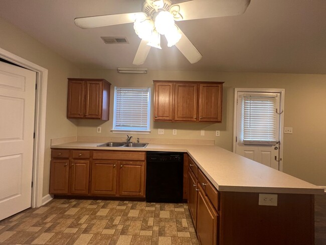 Building Photo - 2004 Grandhaven Dr