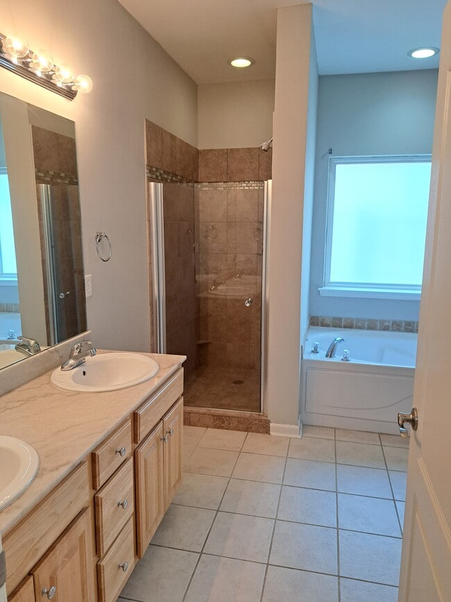 Building Photo - 265 Oxmoor Pl
