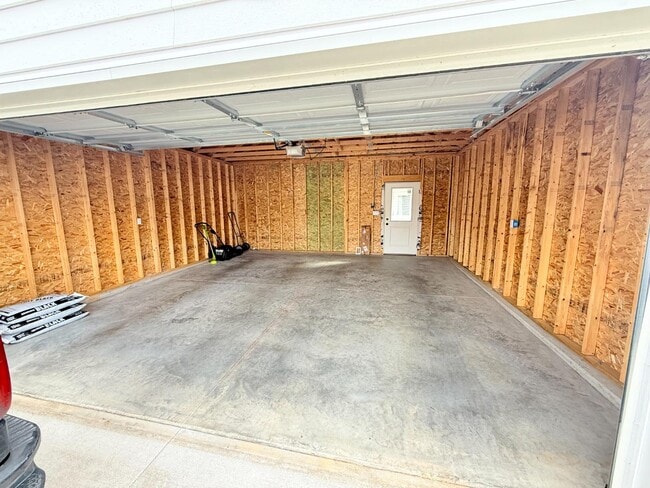 Building Photo - 3921 Bird Song Way