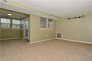 Building Photo - Spacious 2BR/2BA Condo in the Heart of How...