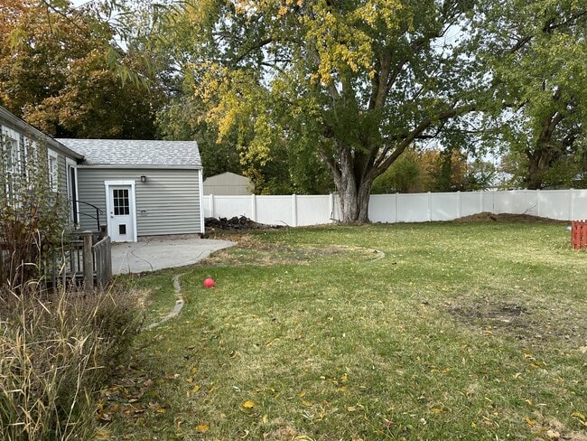 Building Photo - 10421 E Springfield Ave