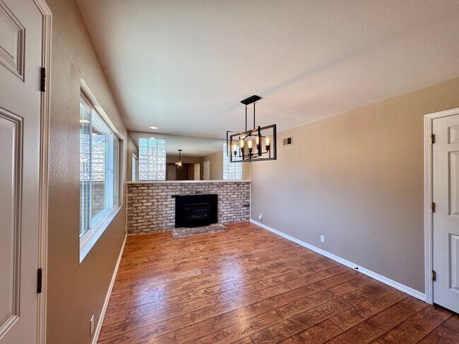 Building Photo - Classic Napa Bel Aire Home 4 Bedrooms, 2 B...