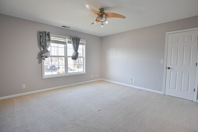 Building Photo - Pet Friendly Three Bedroom with Bonus!