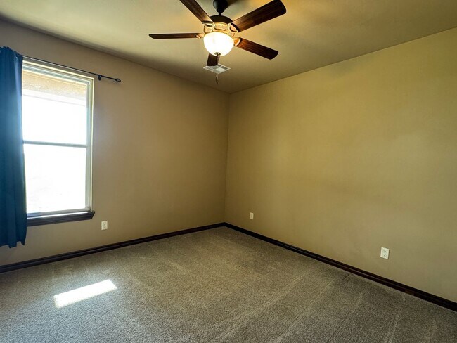 Building Photo - 8294 SE 90th St