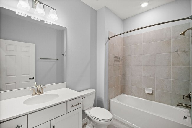 Building Photo - Stunning property, newer construction 3 sp...