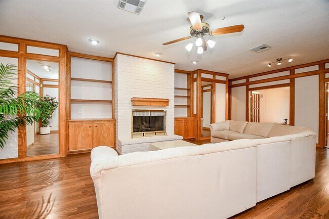 Building Photo - 11103 Pembridge Dr