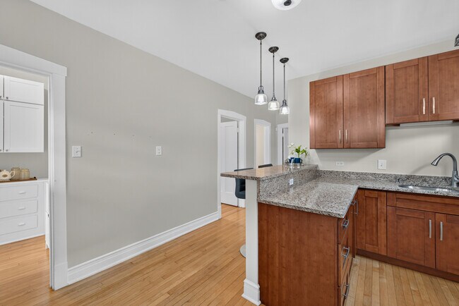Building Photo - 414 S Harvey Ave