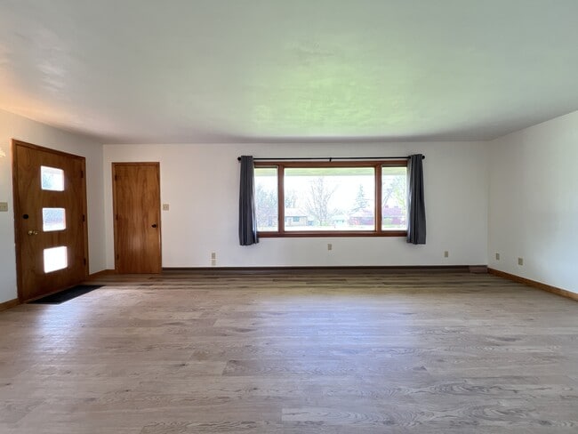 Building Photo - 3170 Asbury Rd