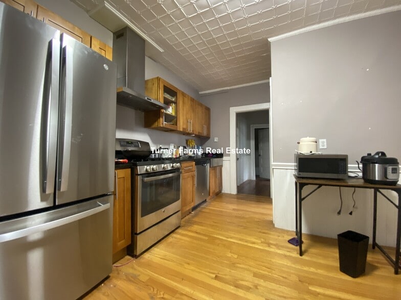 Building Photo - 173 Rindge Ave