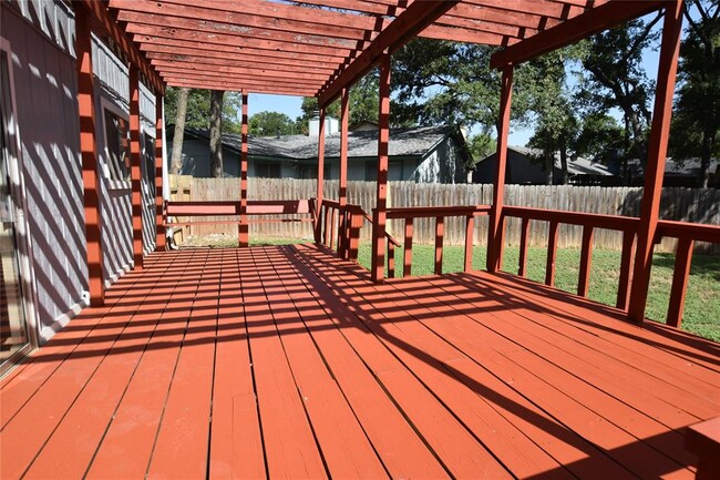 Building Photo - 7703 Islander Dr