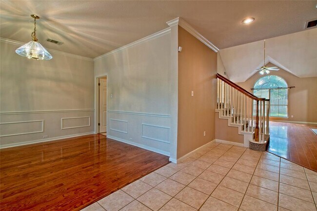 Building Photo - 8212 Fern Bluff Ave
