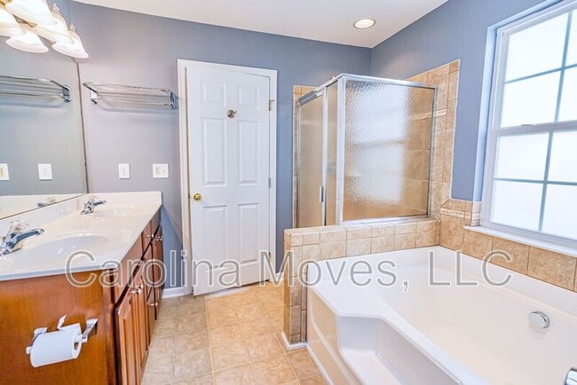 Building Photo - 380 Amberleaf Way