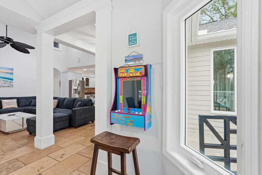 Building Photo - 6 Ibis St