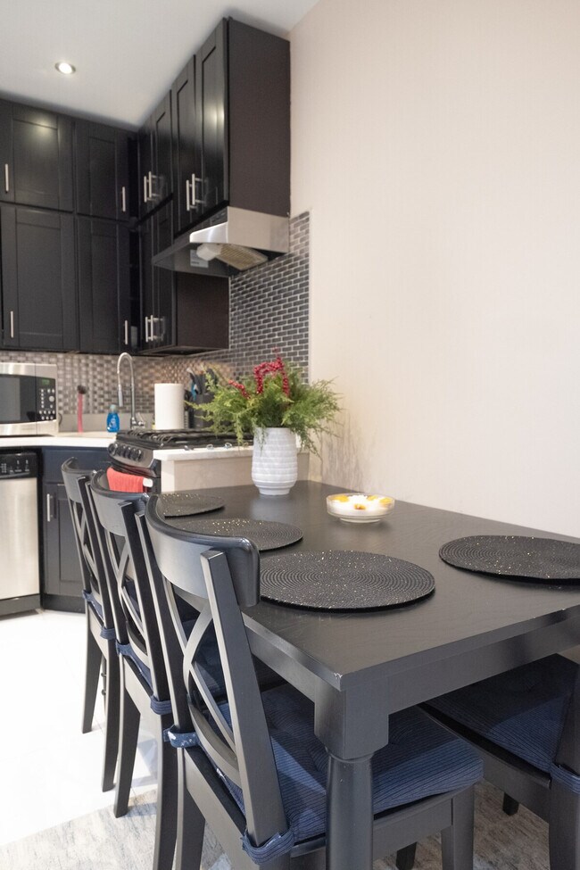 Building Photo - 5 W 101st St