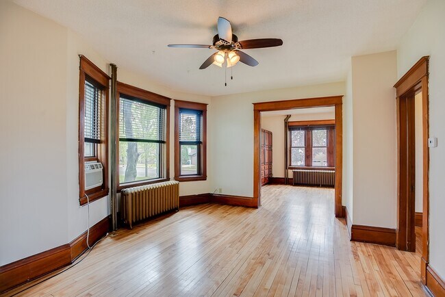 Building Photo - 1360 Dale St N