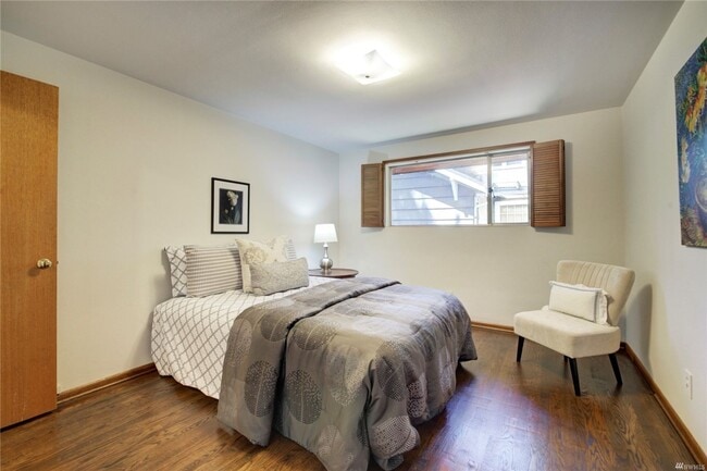 Building Photo - 4Bd/1.75Ba Seattle Home