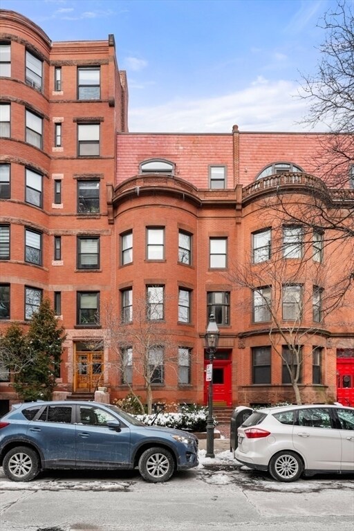 Building Photo - 403 Marlborough St