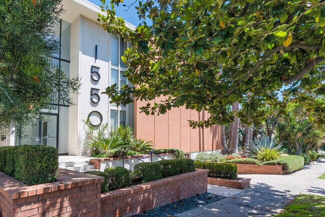 Building Photo - 1550 N Laurel Ave
