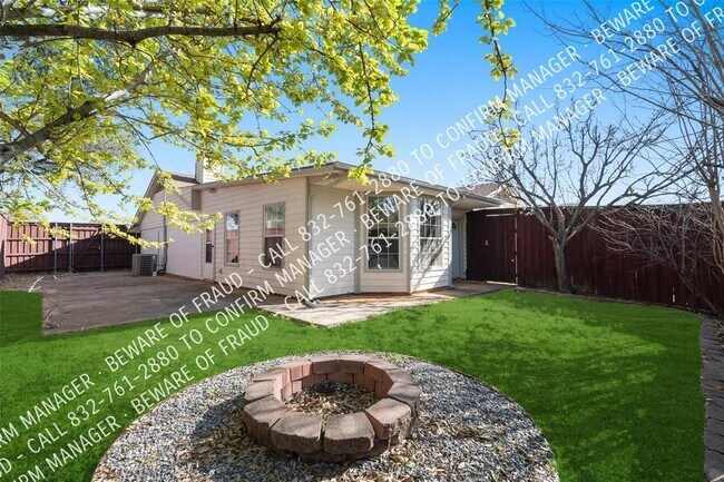 Building Photo - 2420 Majestic Dr