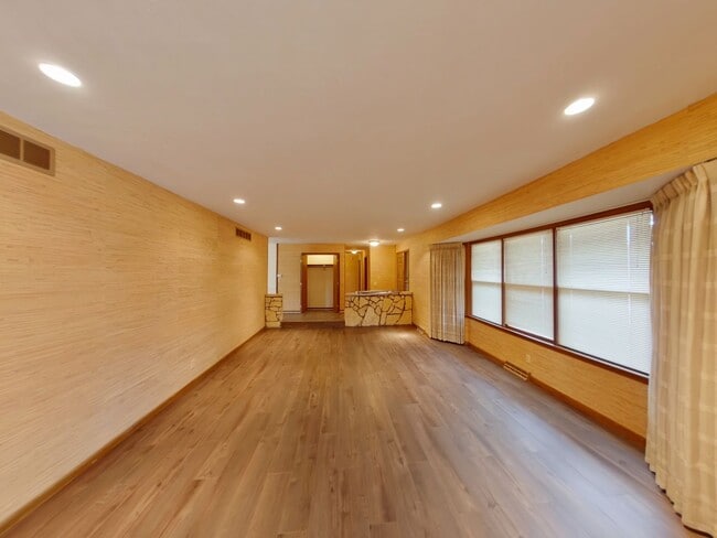 Building Photo - 7761 Killarney Ct