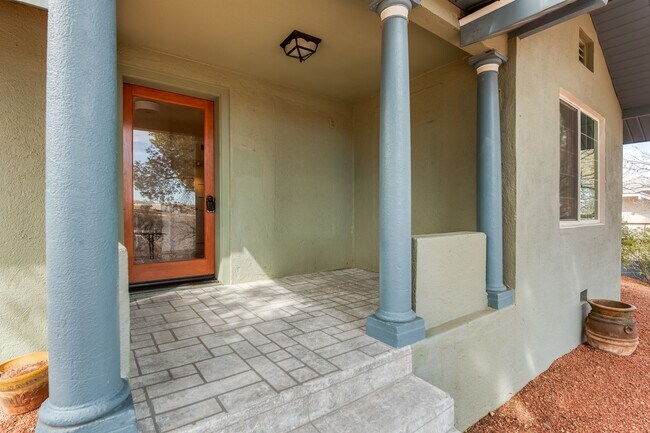 Building Photo - 111 Sunset Blvd