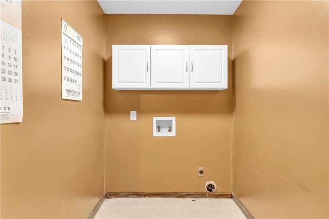 Building Photo - 1616 Maple Ridge Dr