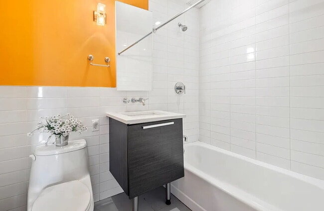 Building Photo - Comfortable Living in a Desirable Area
