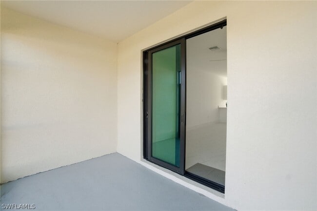 Building Photo - 2404-2406 Mae Ave S