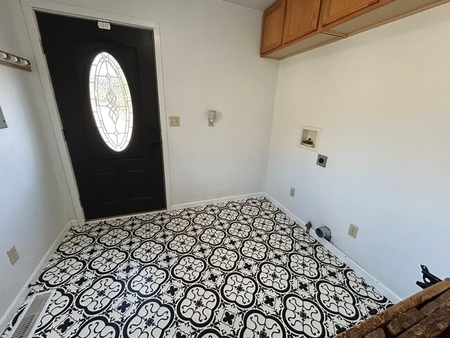 Building Photo - Beautiful 10 Acre Property Columbus, MT!