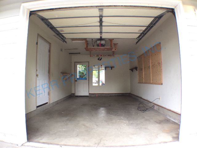 Building Photo - Charming 2-Bed Oasis with 1.5 Baths – Spacious 1250 Sq Ft Haven on SE Reedway!