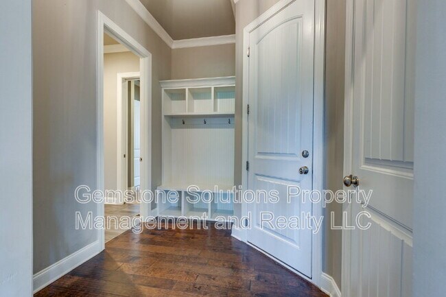 Building Photo - 2944 Hadley Close Ln