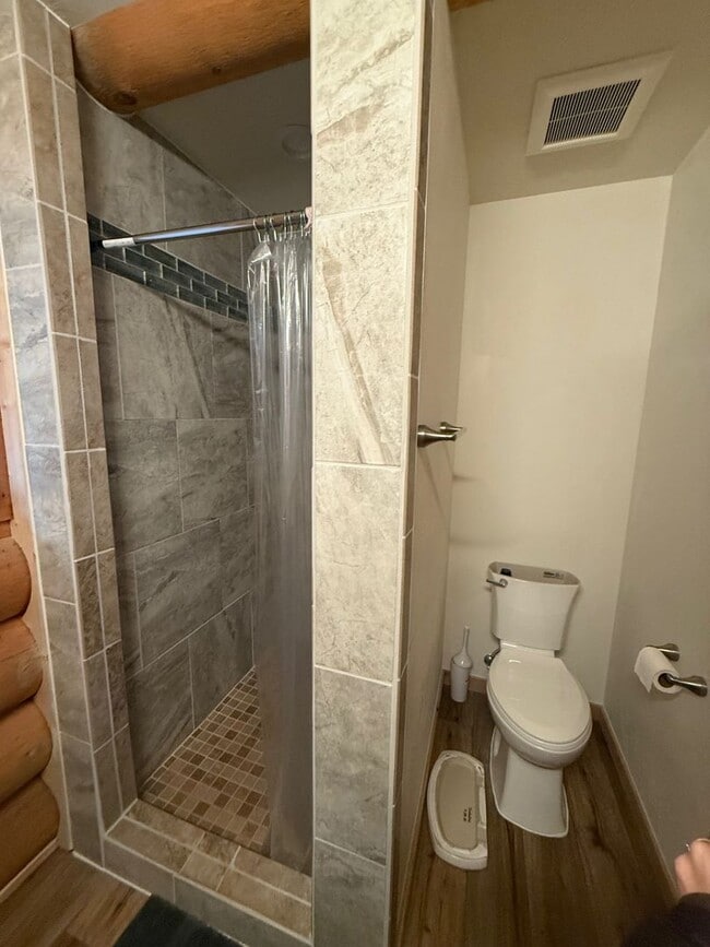 Building Photo - 1 bed, 1 bath Cabin with Acreage