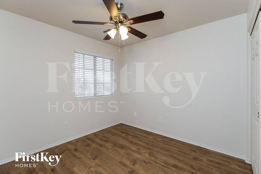 Building Photo - 31315 N Shale Dr