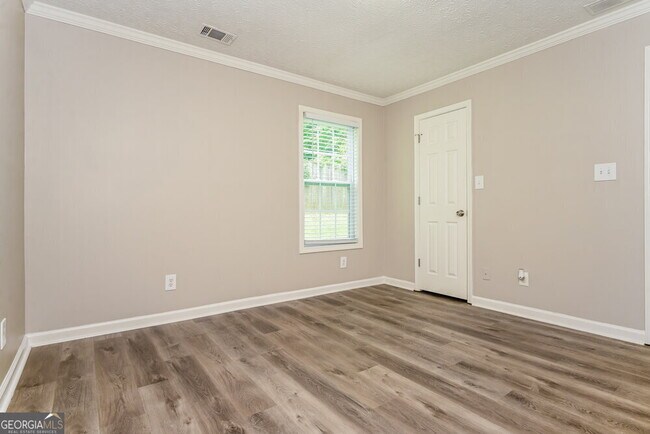 Building Photo - 452 Grove Hill Dr