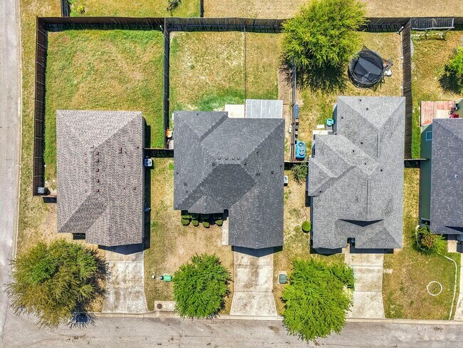 Building Photo - 2207 Stoneham Ct