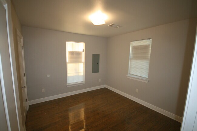 Building Photo - 718 16th St