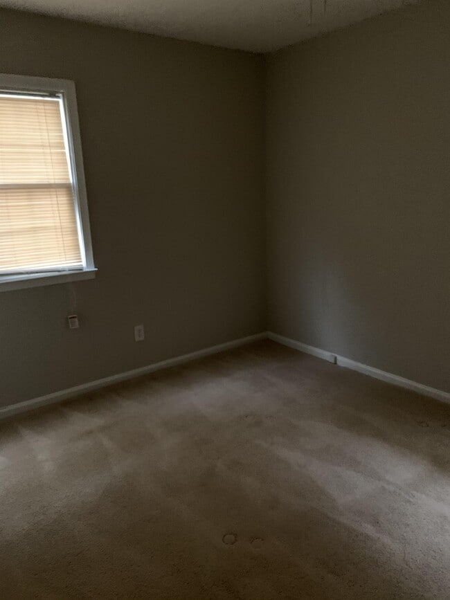 Building Photo - 405 E Moon Cir