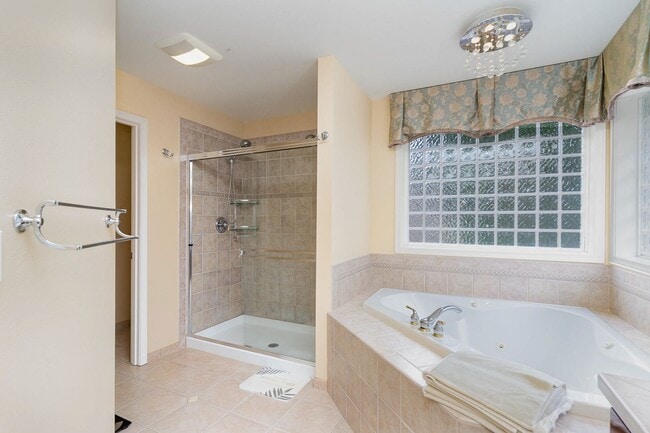 Building Photo - 4Bd/3Ba Woodinville House