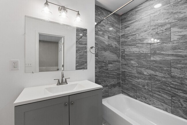 Building Photo - Newly Renovated 2 Bedroom and 1.5 Bath