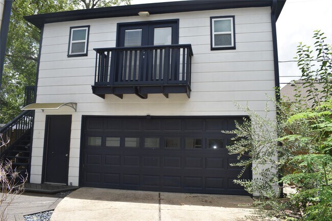 Building Photo - 4521 Maple St